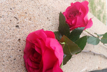 Load image into Gallery viewer, Memorial Resin Heart & Square plaques and any occasion plaques