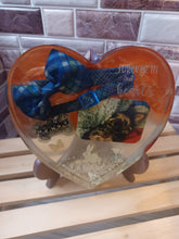 Load image into Gallery viewer, Memorial Resin Heart &amp; Square plaques and any occasion plaques
